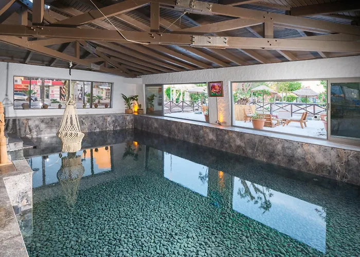 Cumbalica Garden Hotel Çeşme